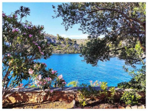 Holiday House Veni with boat mooring on Brac island